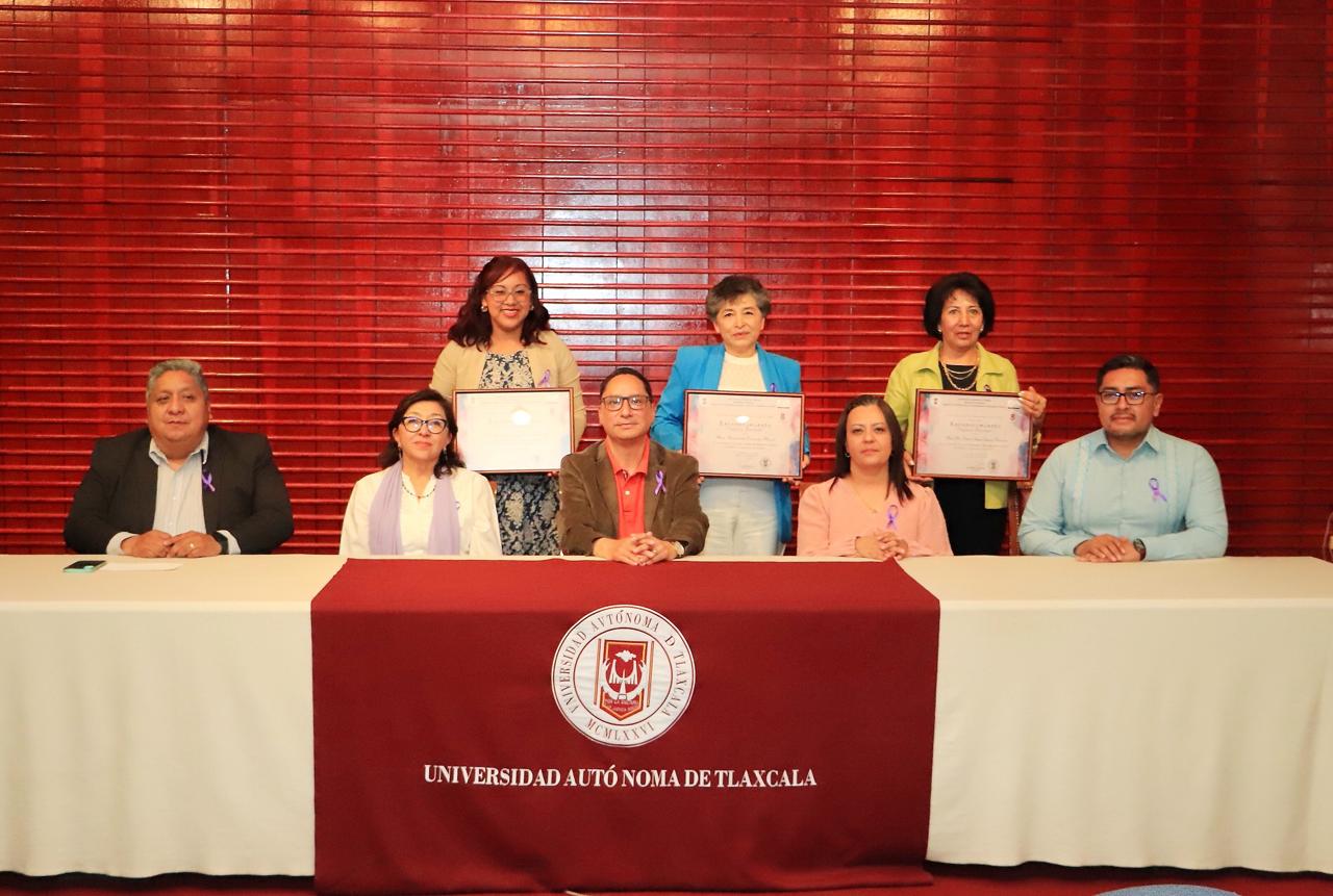 Distinguió UATx a mujeres universitarias con el reconocimiento 'Paulina Maraver'